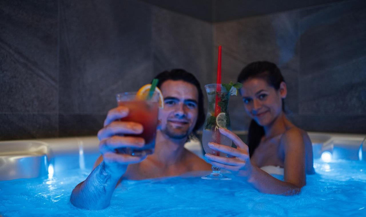 Wellness Relax - Luxusni Otel Prag Dış mekan fotoğraf